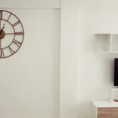 Apartamento Coqueto Y Luminoso De Tres Málaga